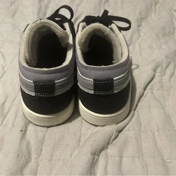 Jordan Low-Top Sneakers in Gray, Black & White - Picture 4 of 6